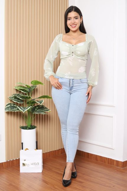 Blusa Abril, elaborada en Tela Gasa Hindú Estampada