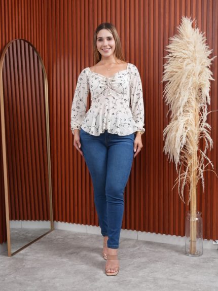 Blusa Rosmeiry, elaborada en Tela Gasa Hindú Estampada